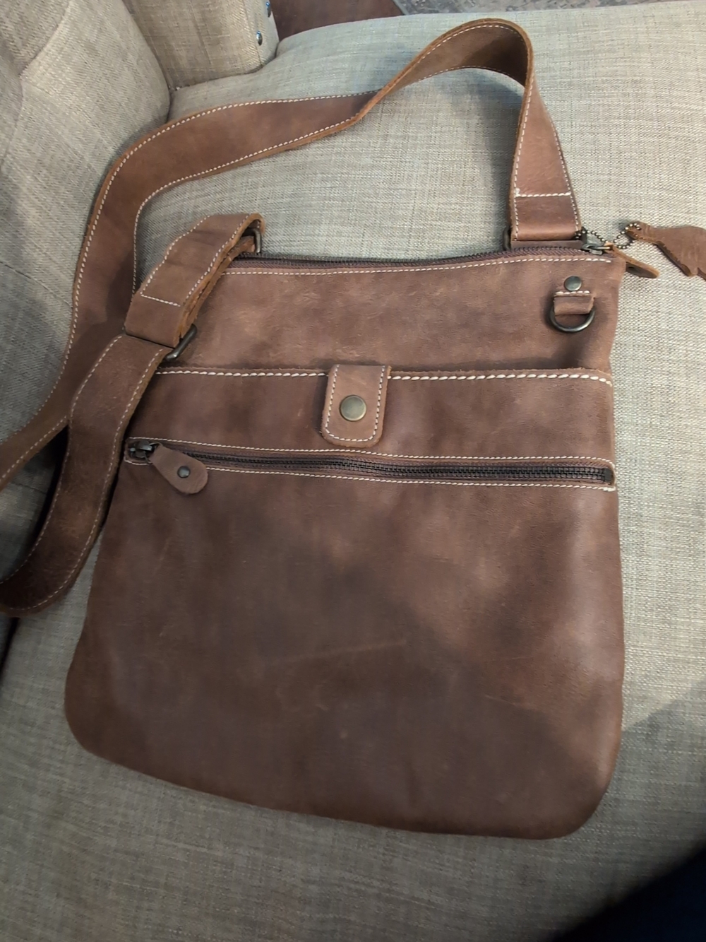 Roots Classic Brown Leather Crossbody Messenger Bag - Vintage Design